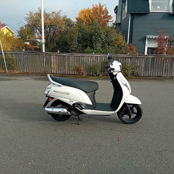 Suzuki ADRESS 125 -