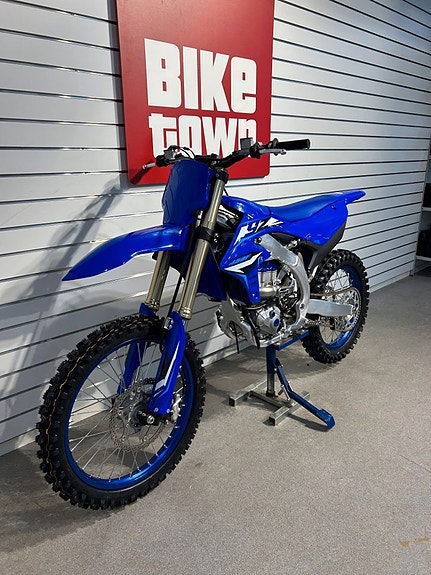 Yamaha YZ450F 3 of 4