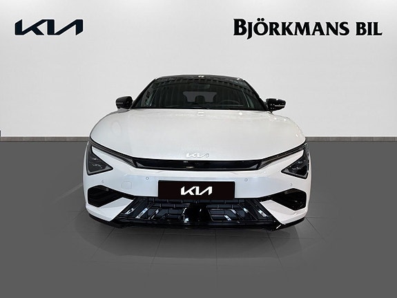 Kia EV6 2 of 12