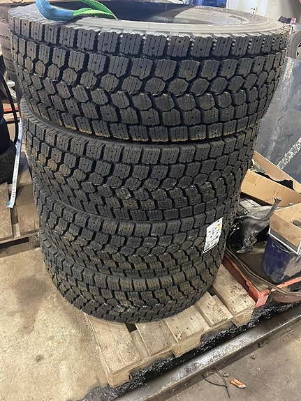 Lastbilsdäck diverse