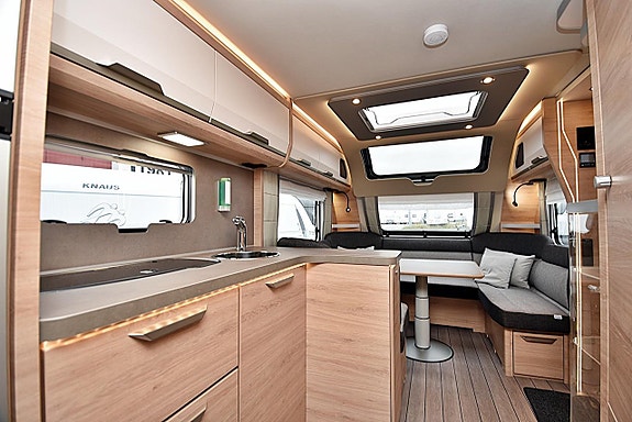 Knaus 650 UX Südwind, Queenbed 21 of 27