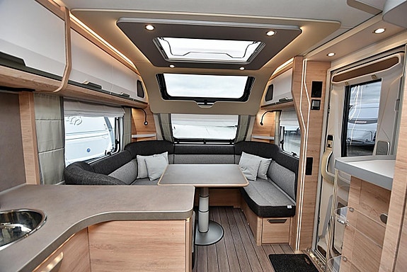 Knaus 650 UX Südwind, Queenbed 23 of 27