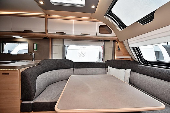 Knaus 650 UX Südwind, Queenbed 10 of 27