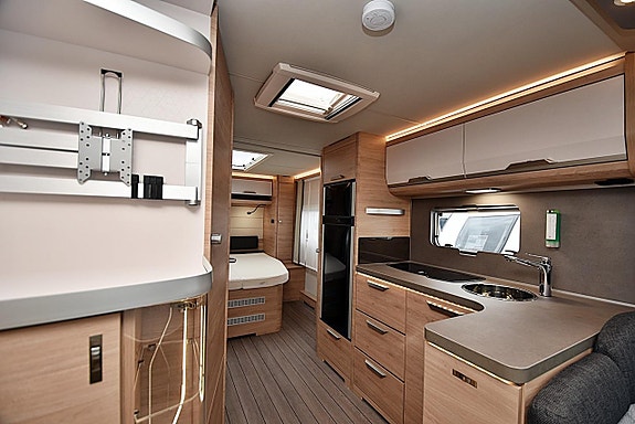 Knaus 650 UX Südwind, Queenbed 11 of 27