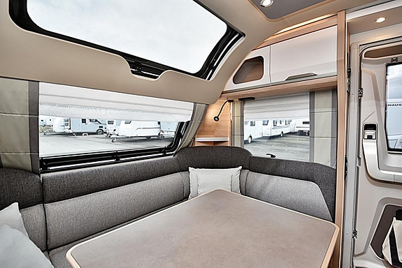 Knaus 650 UX Südwind, Queenbed 5 of 27