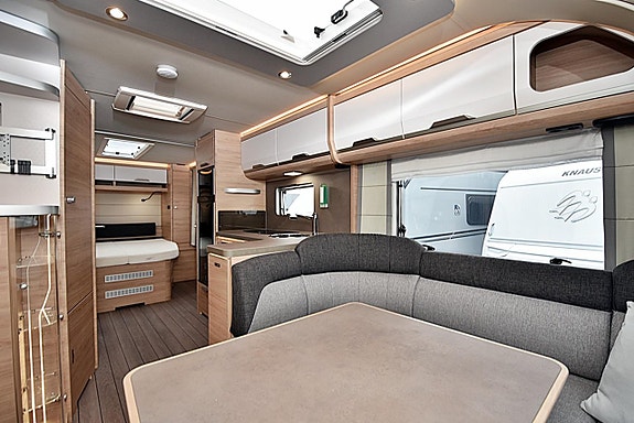 Knaus 650 UX Südwind, Queenbed 9 of 27
