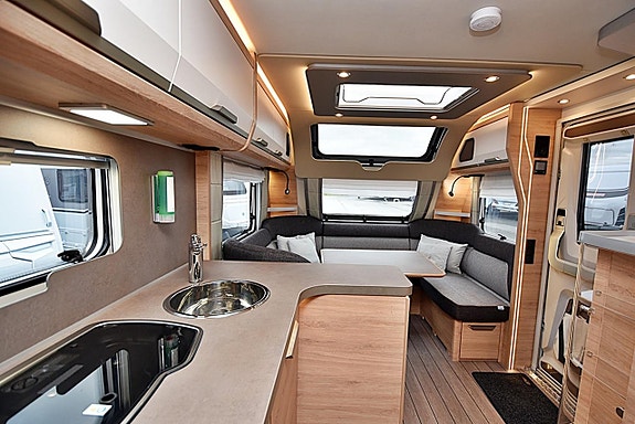 Knaus 650 UX Südwind, Queenbed 22 of 27