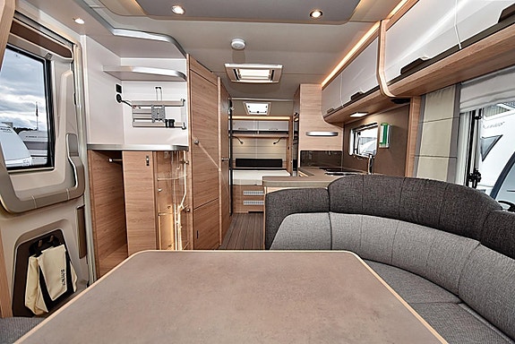 Knaus 650 UX Südwind, Queenbed 8 of 27