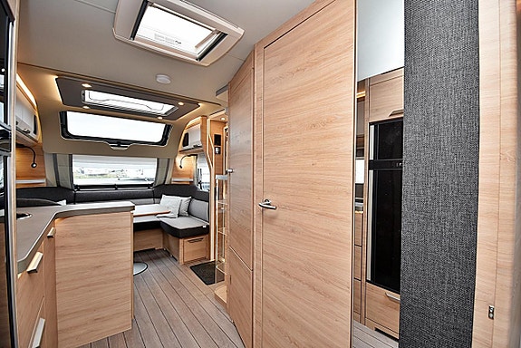 Knaus 650 UX Südwind, Queenbed 19 of 27