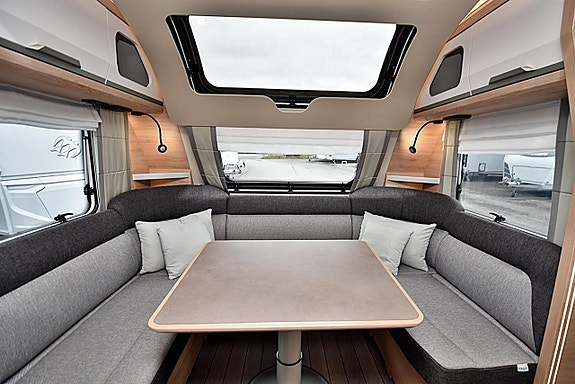 Knaus 650 UX Südwind, Queenbed 4 of 27