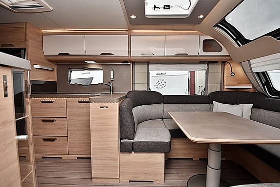 Knaus 650 UX Südwind, Queenbed 2 of 27