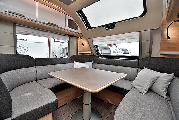 Knaus 650 UX Südwind, Queenbed 3 of 27