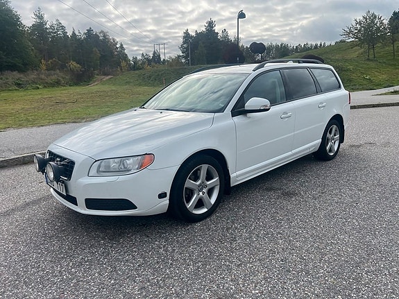Volvo V70 2 of 5