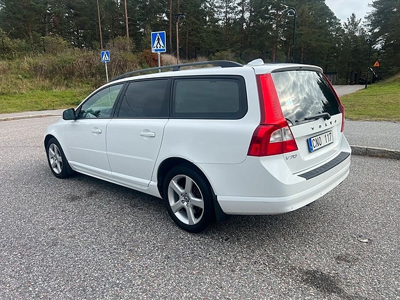 Volvo V70 4 of 5