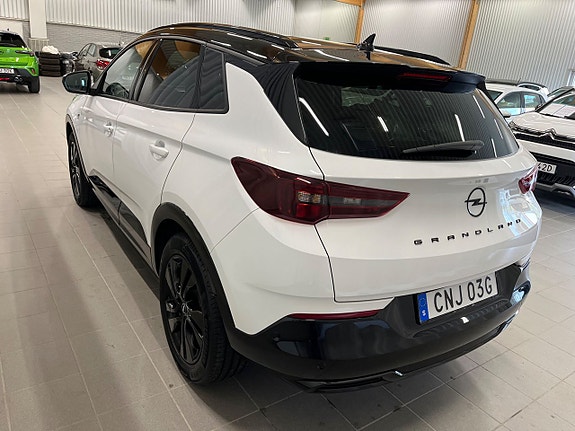 Opel Grandland 3 of 5