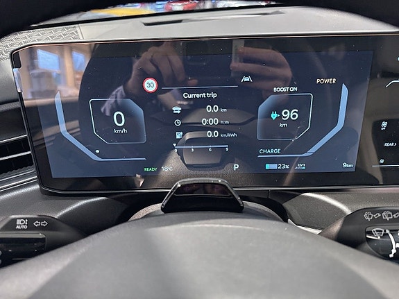 Kia EV9 10 of 23