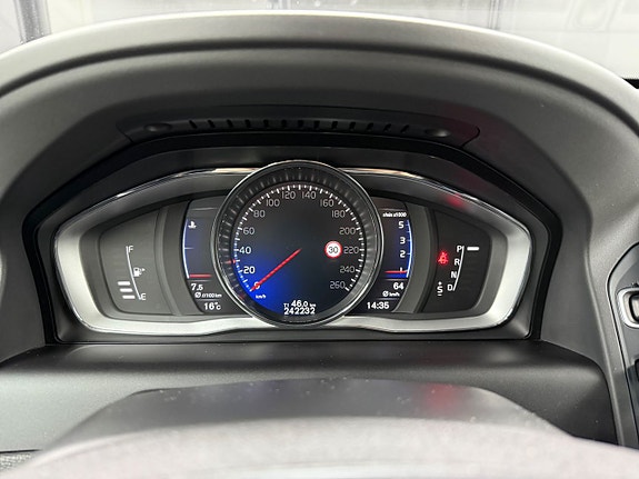 Volvo XC60 18 of 27