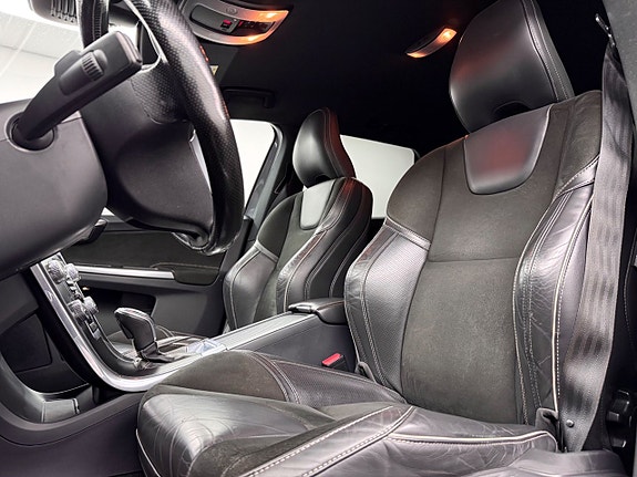 Volvo XC60 10 of 27