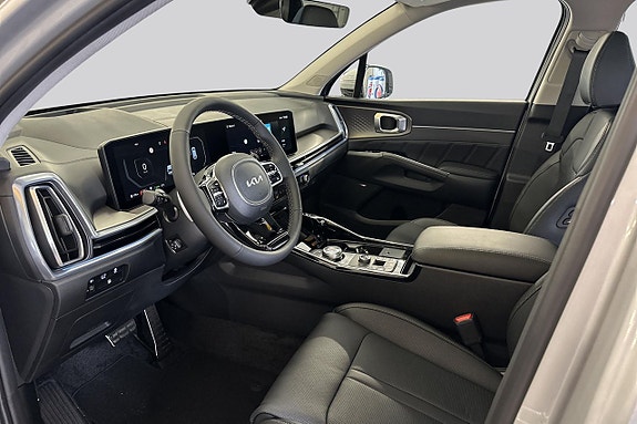 Kia Sorento 9 of 16