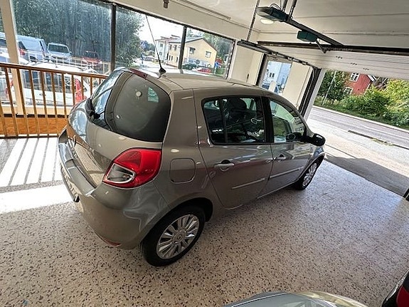 Renault Clio 15 of 18