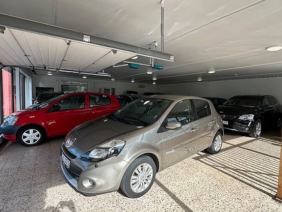 Renault Clio 11 of 18