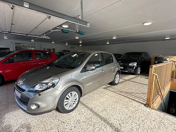 Renault Clio 10 of 18