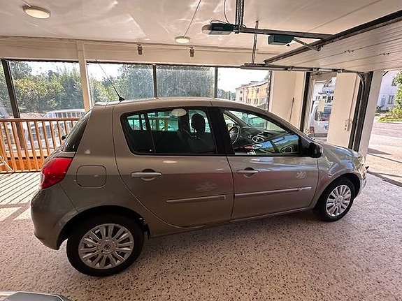 Renault Clio 8 of 18