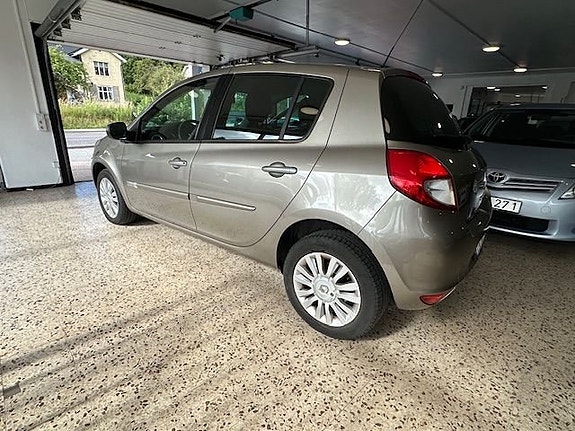 Renault Clio 12 of 18