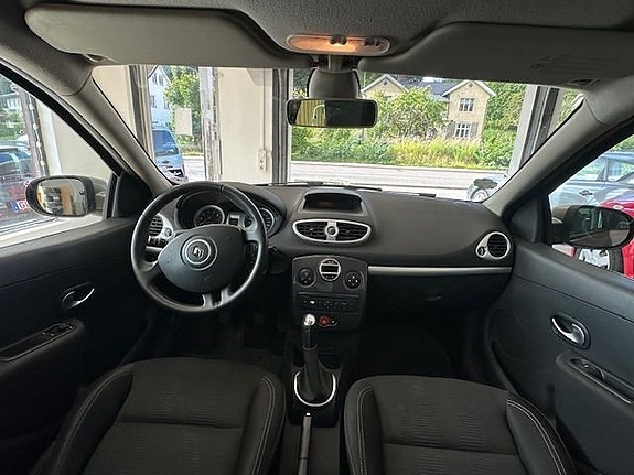 Renault Clio 16 of 18