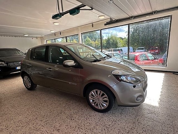 Renault Clio 9 of 18