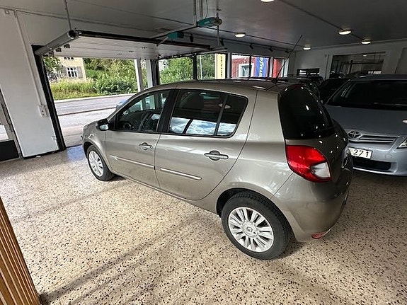 Renault Clio 13 of 18