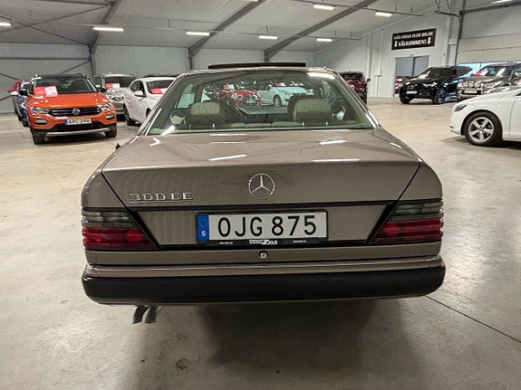 Mercedes-Benz 300 CE 5 of 5