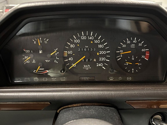 Mercedes-Benz 300 CE 10 of 10
