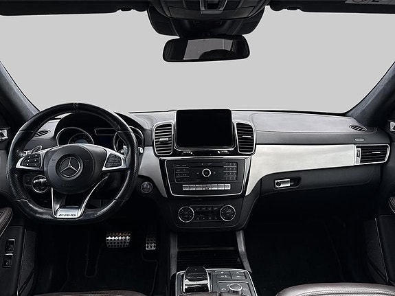 Mercedes-Benz GLS63 8 of 15