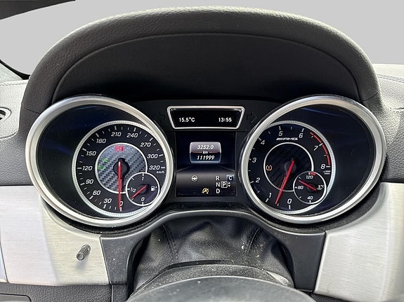 Mercedes-Benz GLS63 12 of 15