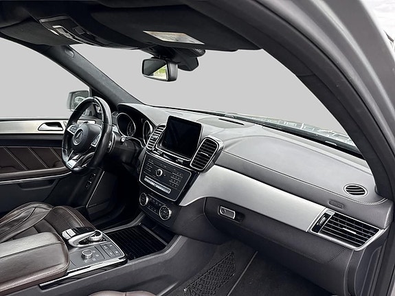 Mercedes-Benz GLS63 6 of 15