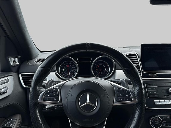 Mercedes-Benz GLS63 9 of 15