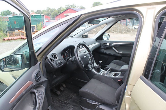 Ford S-MAX 7 of 9