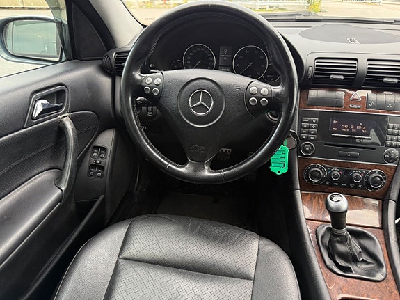 Mercedes-Benz C200 9 of 10