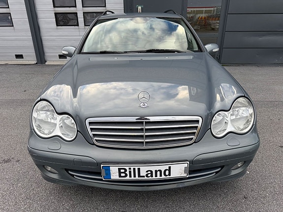 Mercedes-Benz C200 2 of 10