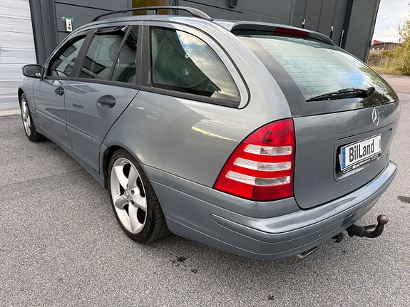 Mercedes-Benz C200 4 of 10