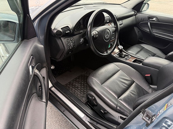Mercedes-Benz C200 7 of 10