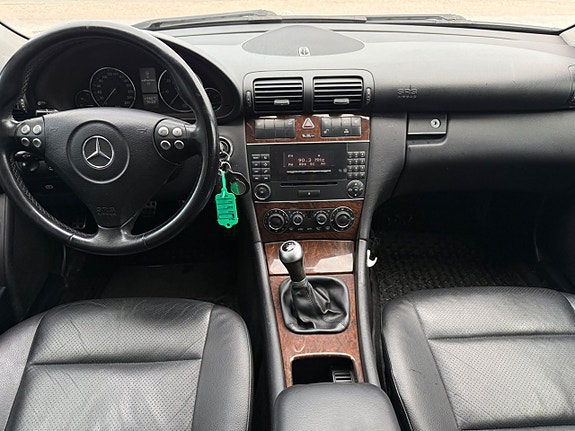 Mercedes-Benz C200 8 of 10
