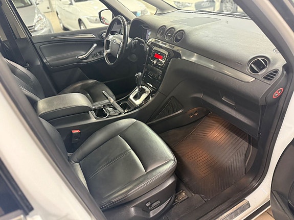 Ford S-MAX 9 of 17