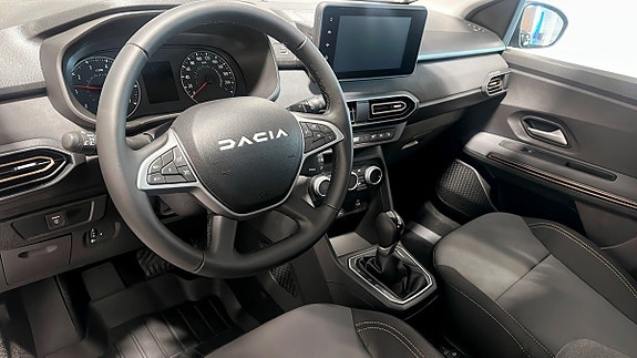 Dacia Sandero 10 of 30