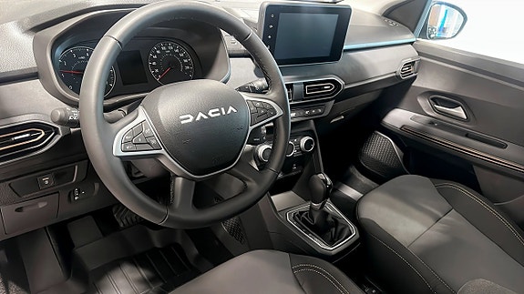 Dacia Sandero 12 of 30