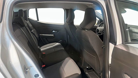 Dacia Sandero 13 of 30