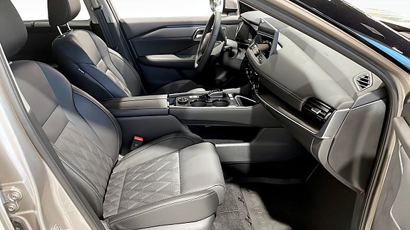 Nissan X-Trail 3 of 9