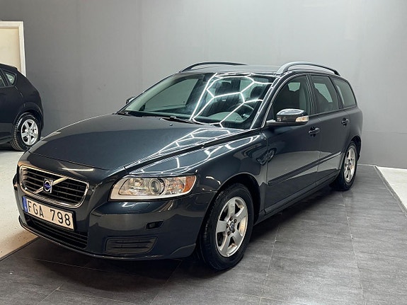 Volvo V50 3 of 5