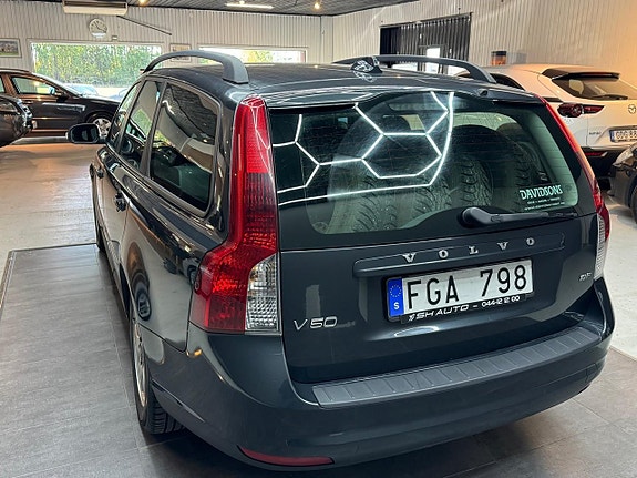 Volvo V50 4 of 5